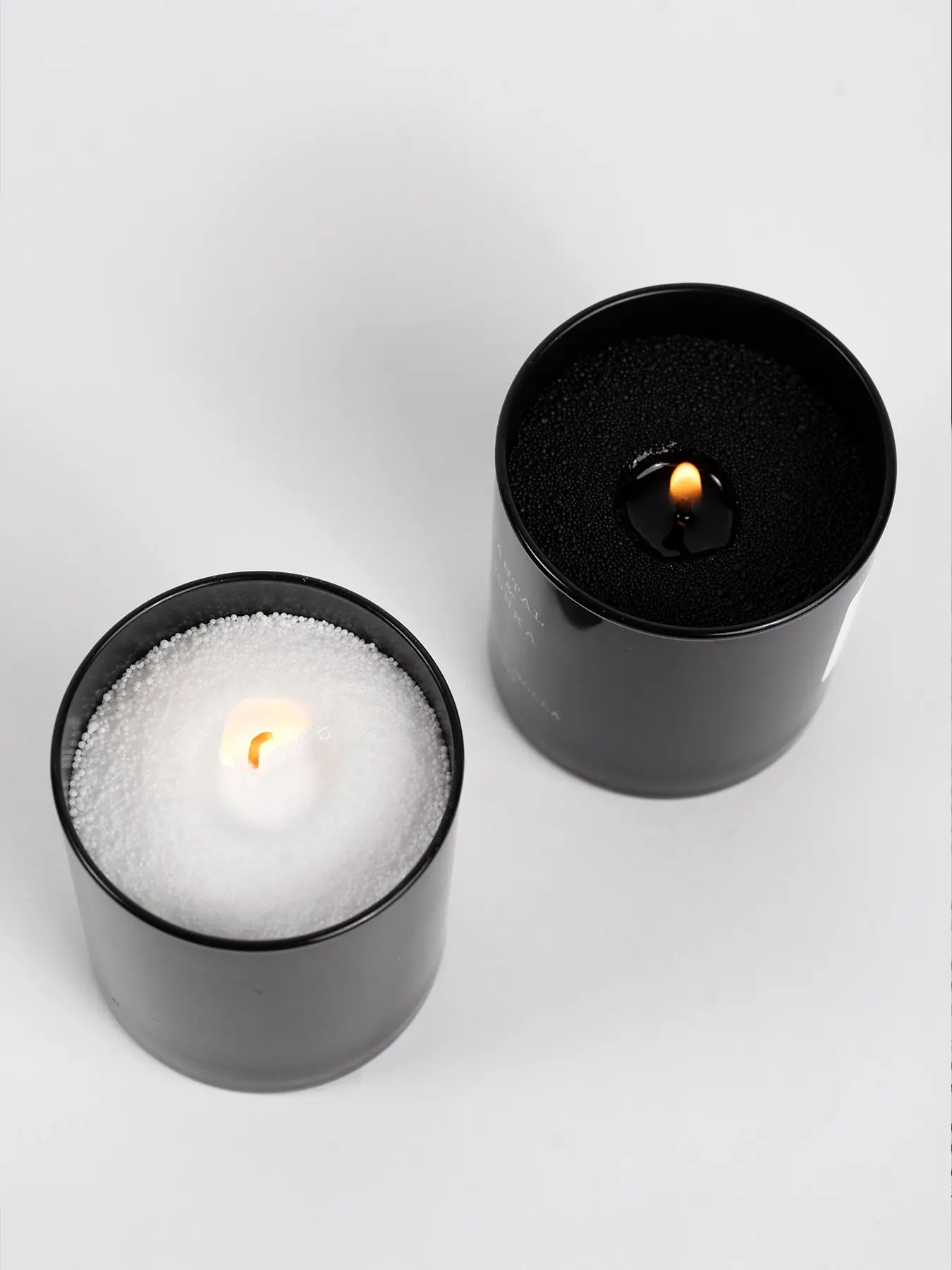 Duo de bougies Lueur Perlée allumees.