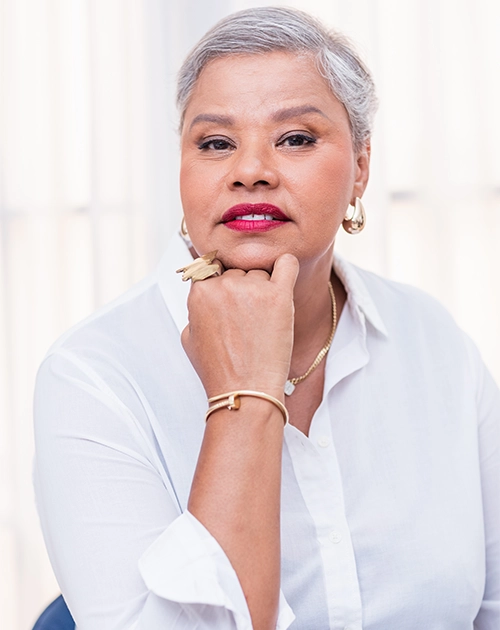 Marina Sow fondatrice Lueur Perlée, spécialiste de la bougie en perle de cire.